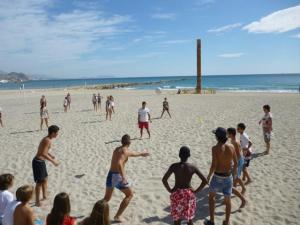 Juegos en la playa El Campello, via Salesianos